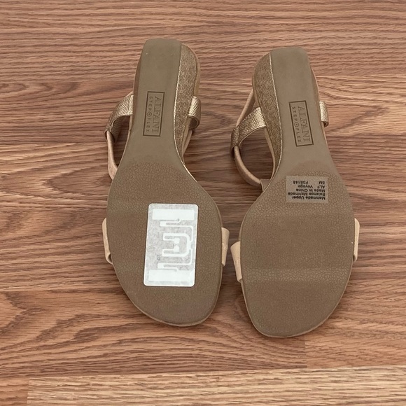 NWOB Alfani Step N Flex Voyage Wedge Sandals Size 6 Champagne T-Strap - Picture 5 of 7